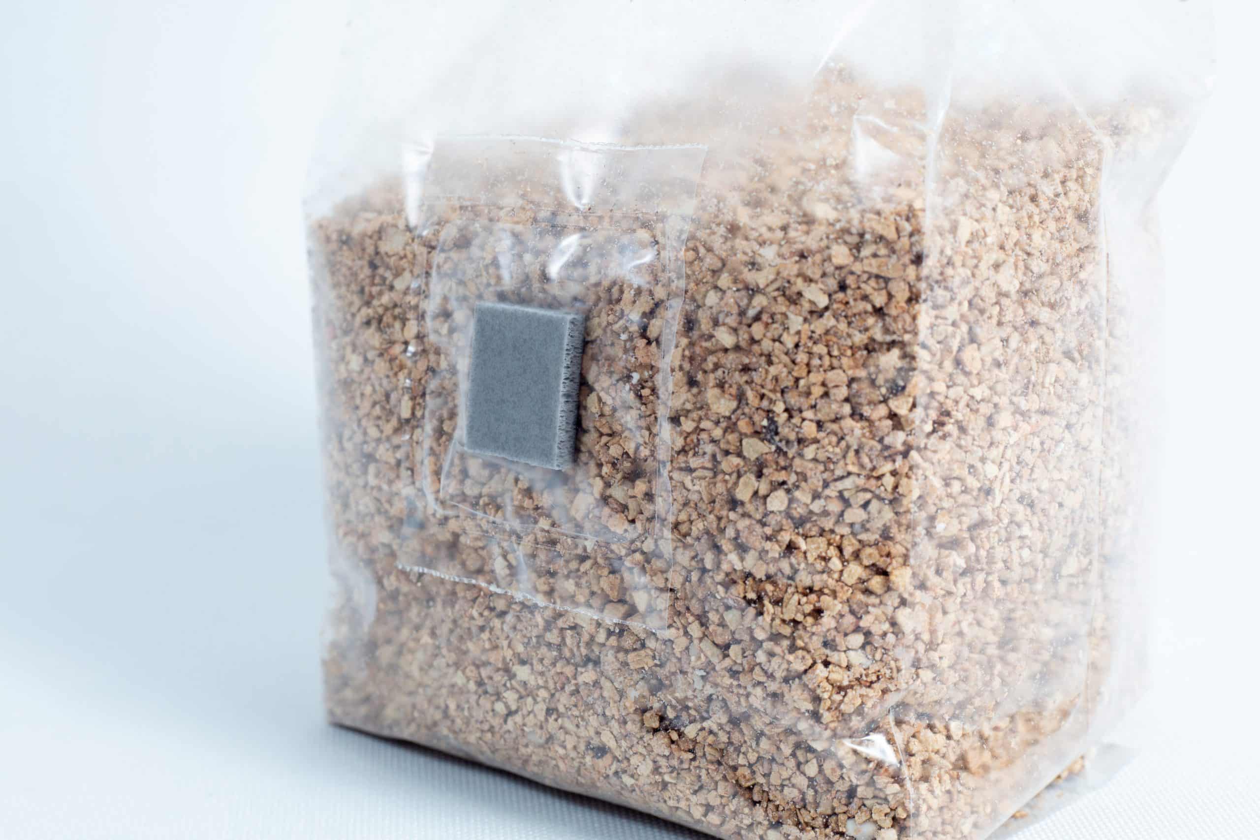 Clear plastic bag of brown granules, sealed with a grey patch—perfect for BRF and vermiculite set-ups. Product: Organic Brown Rice Flour BRF bags 4×500g PF Tek.