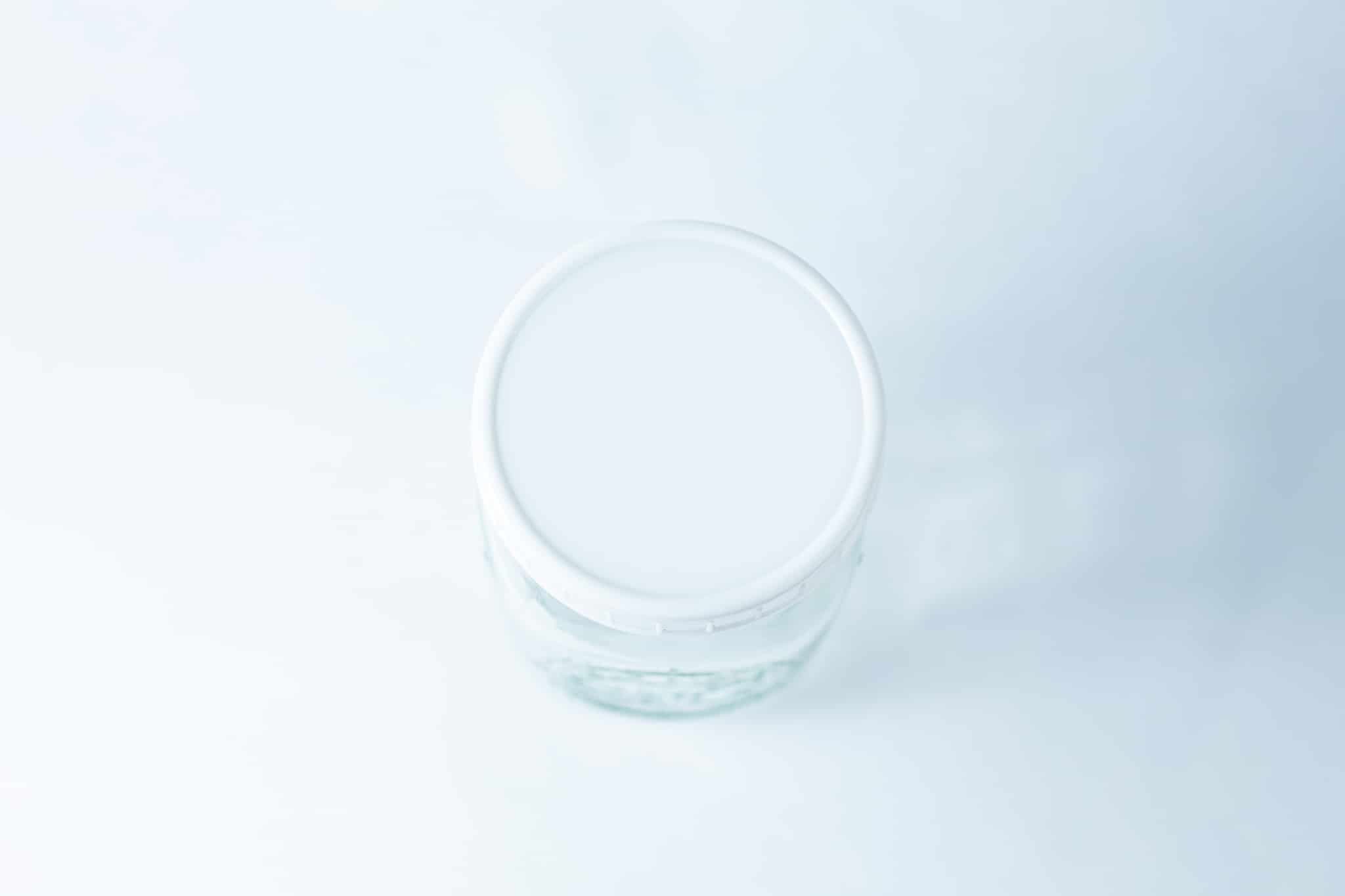 The Mason Jar Lids | Wide Mouth 86mm in plain white plastic are shown from above on a light, minimal background, highlighting their clean and modern design.