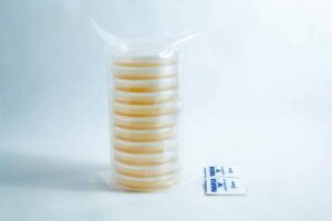 A stack of Pre-poured MEA plates Petri dish 90 mm sits next to two sterile alcohol prep pads on a white background.