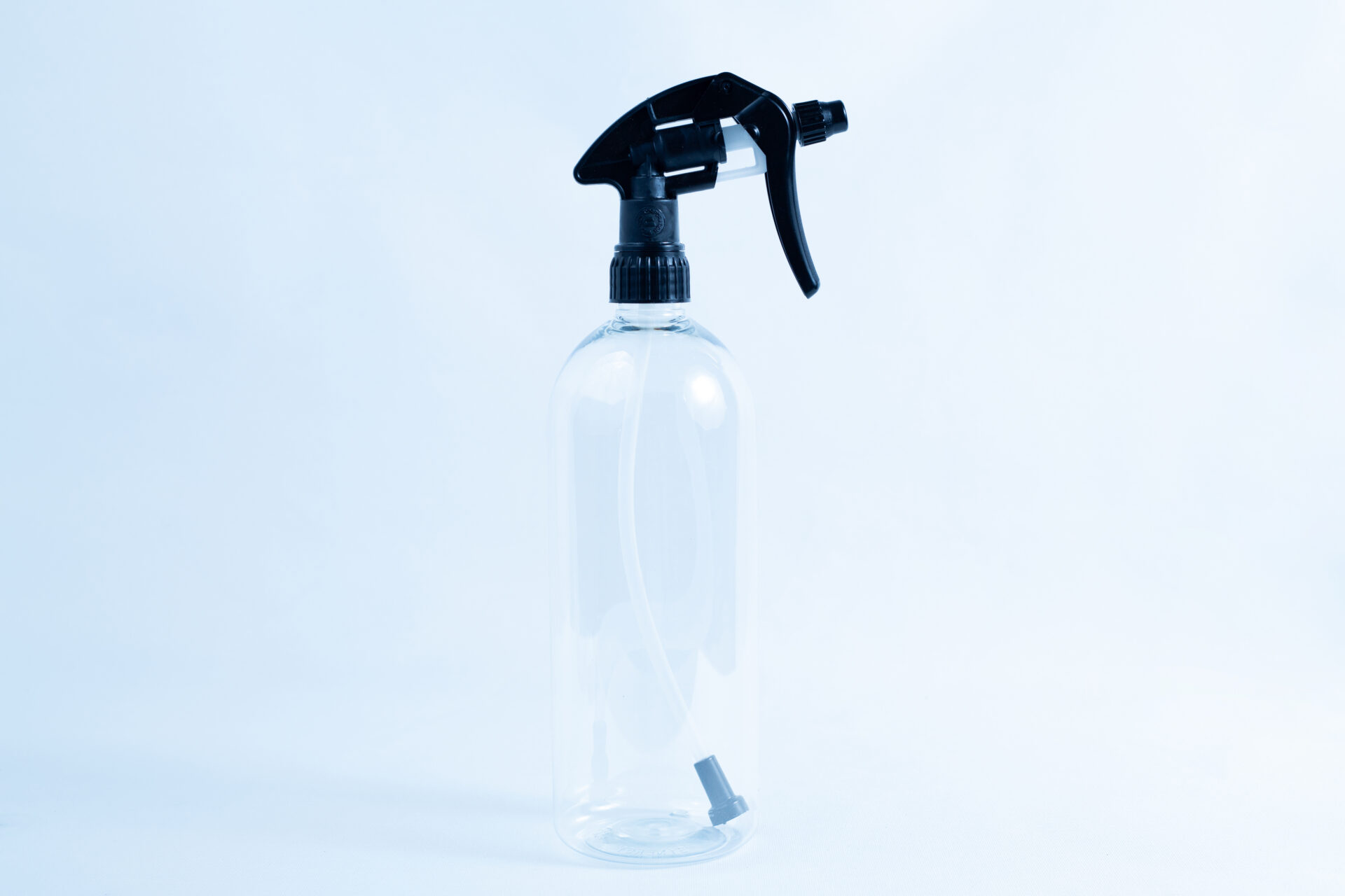 The Spray bottle Chemical resistant 1 Litre Heavy Duty, featuring a black nozzle, stands against a light blue background.