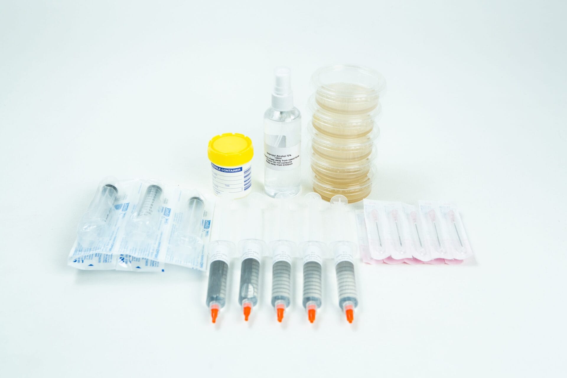 The Spore Print to Spore Syringe Transfer Kit includes sterile syringes, petri dishes, swabs, a spray bottle, and a sample container—perfect for safe and easy spore print transfers.