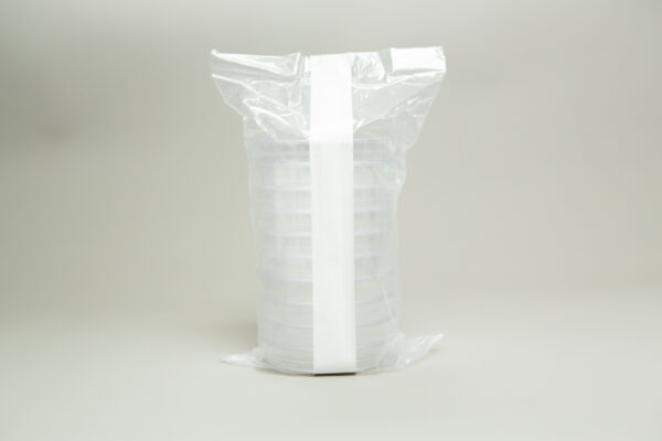 A stack of 500X sterile 90mm Petri dishes with 3 vents, gamma irradiated, sealed in a transparent plastic bag with a white strip.