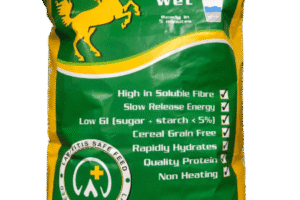 A 20kg Maxisoy Soya Hull Pellets Feed Wet bag for horses in yellow and green, featuring a horse graphic and product details.