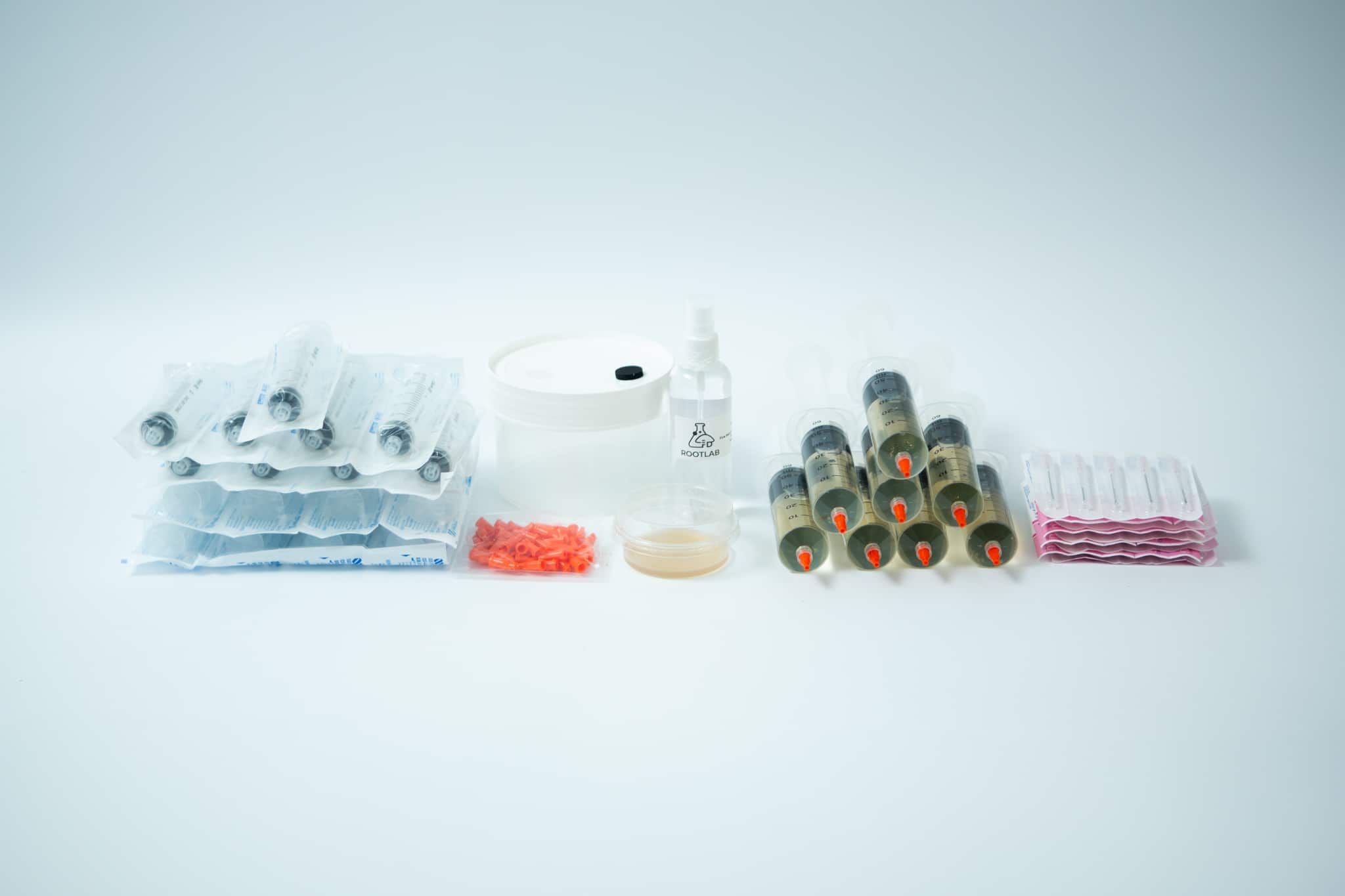 Liquid culture to Liquid culture expansion Kit: includes sterile syringes, plastic container, spray bottle, capsules, and blister packs on a white background.