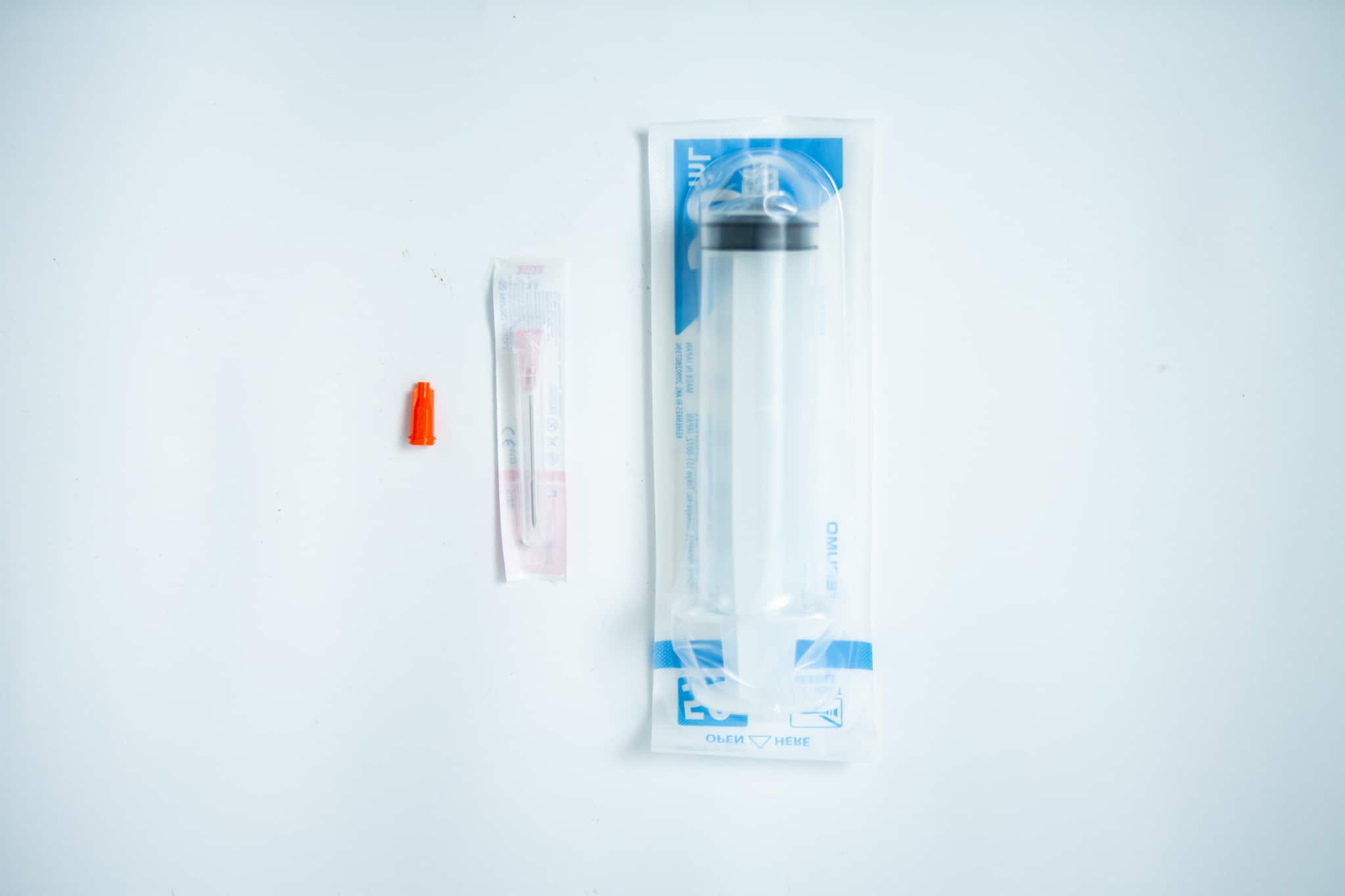The Syringes Luer Lock with Hypodermic Needle and Syringe Cap set is shown packaged on a white background—perfect for safe and convenient syringe purchases.
